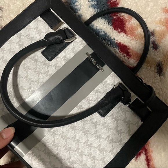 Michael Kors Bag - Picture 7 of 10